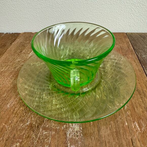 Depression Era Green Vaseline Uranium Swirl saucer and tea cup set - Picture 5 of 11
